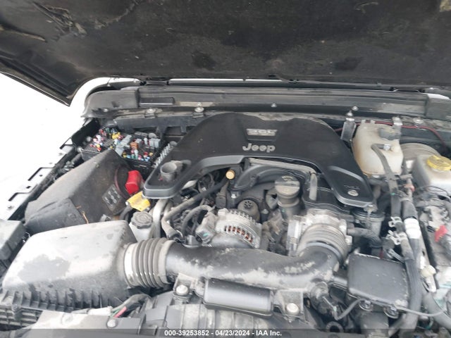 1C4HJXEG6MW851348 Jeep Wrangler Unlimited Sahara 4x4