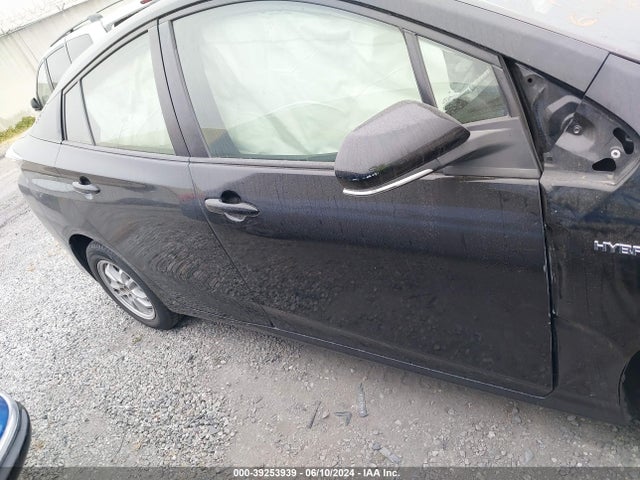 Toyota Prius Two 2016 JTDKBRFU5G3018004 Image 13