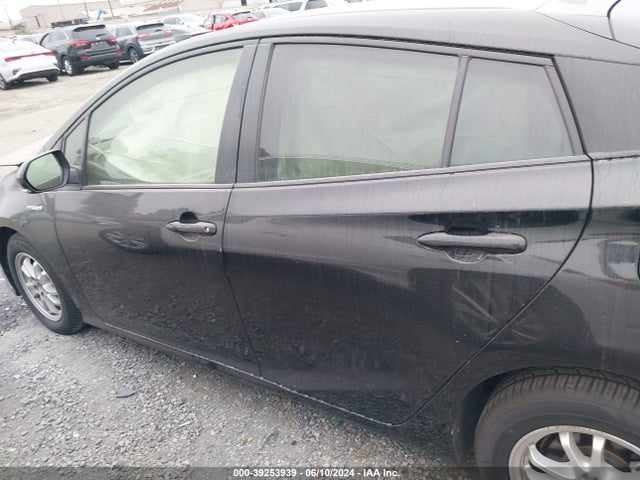 Toyota Prius Two 2016 JTDKBRFU5G3018004 Image 14
