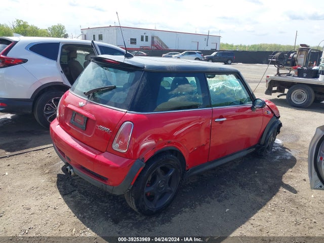 2006 MINI COOPER S WMWRE33546TJ48450 Photo 3