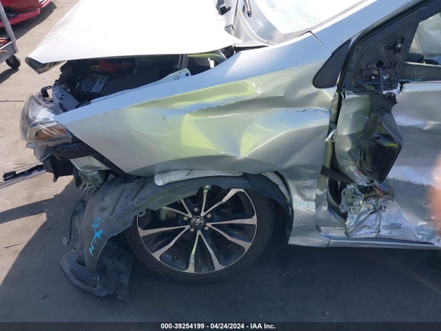 Toyota COROLLA SE 2018 5YFBURHE5JP801676 Image 17