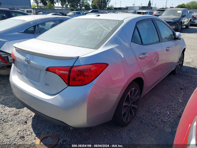 Toyota COROLLA SE 2018 5YFBURHE5JP801676 Image 4