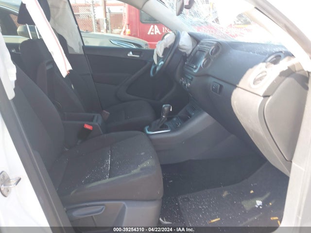 WVGAV7AXXHK052001 Volkswagen Tiguan 2.0t/2.0t S