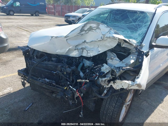 WVGAV7AXXHK052001 Volkswagen Tiguan 2.0t/2.0t S