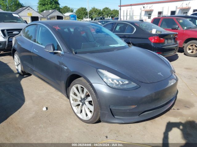 39254446 :رقم المزاد ، 5YJ3E1EA3JF052764 vin ، 2018 Tesla Model 3 Long Range/mid Range مزاد بيع