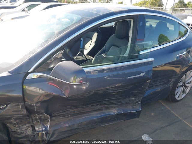 Tesla Model 3 Long Range/mid Range 2018 5YJ3E1EA3JF052764 Image 19