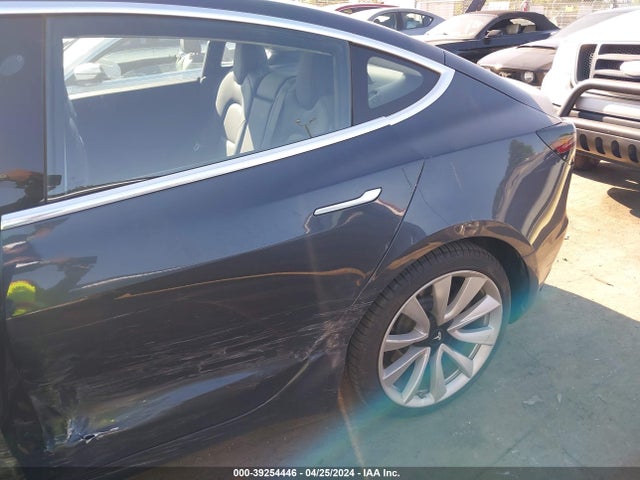 Tesla Model 3 Long Range/mid Range 2018 5YJ3E1EA3JF052764 Image 20