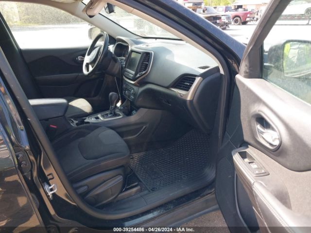 1C4PJMCS6FW756017 Jeep Cherokee Latitude