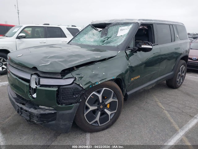 Rivian R1s Adventure 2023 7PDSGABA3PN018336 Image 2