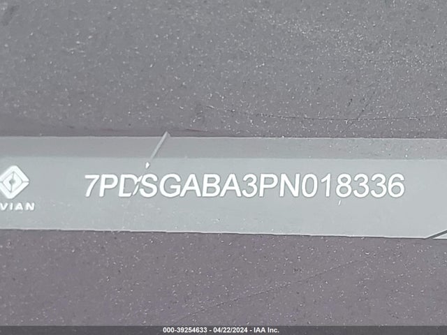 Rivian R1s Adventure 2023 7PDSGABA3PN018336 Image 9