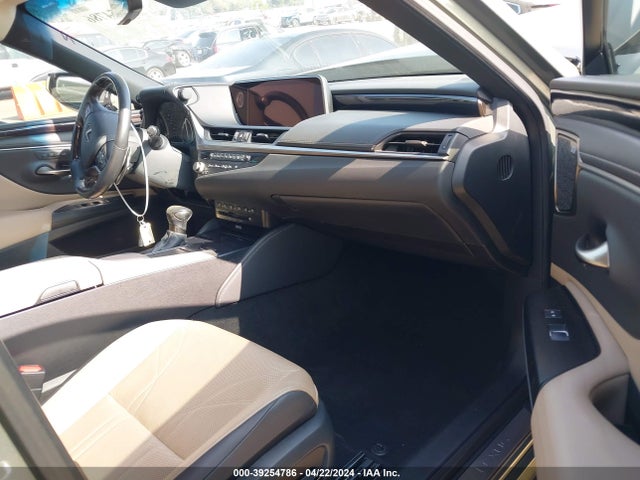 58AEA1C18MU003308 Lexus Es 300h Luxury