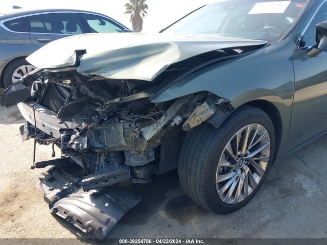 58AEA1C18MU003308 Lexus Es 300h Luxury