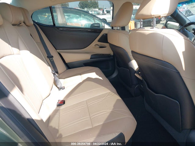 58AEA1C18MU003308 Lexus Es 300h Luxury