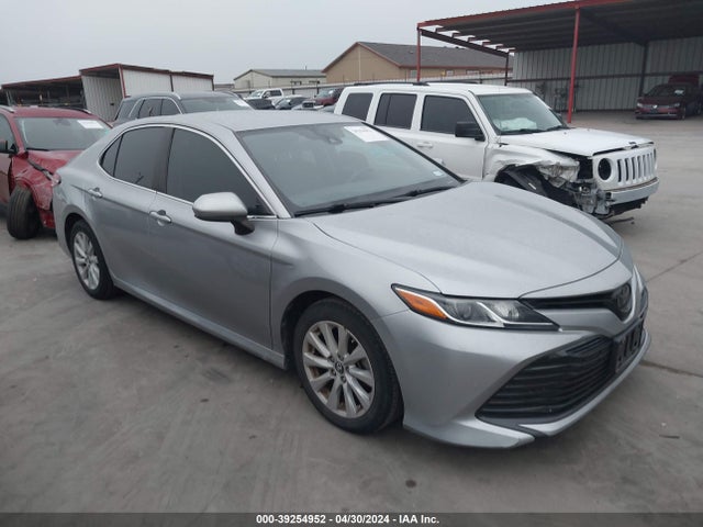 Toyota CAMRY LE 2018 4T1B11HK9JU145965 головне зображення