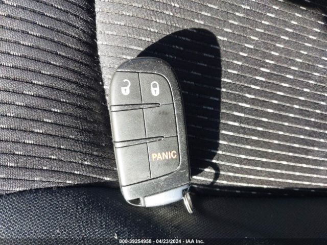 3C4PDCAB9JT229818 Dodge JOURNEY SE