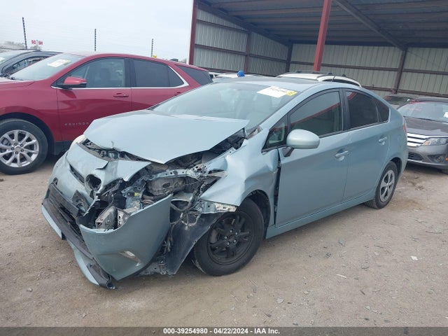 Toyota Prius Three 2014 JTDKN3DU7E1822496 Image 2