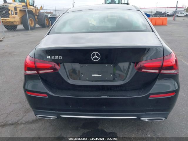 W1K3G4EB0NJ361214 Mercedes-Benz A 220