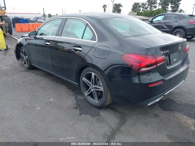 W1K3G4EB0NJ361214 Mercedes-Benz A 220