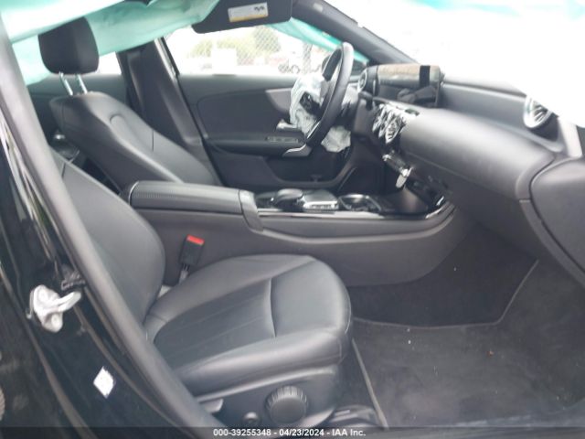 W1K3G4EB0NJ361214 Mercedes-Benz A 220