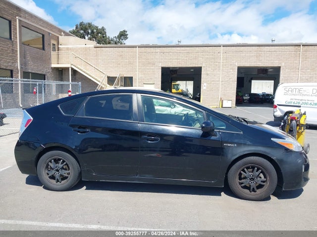 Toyota Prius Four 2015 JTDKN3DU7F1936077 Image 13