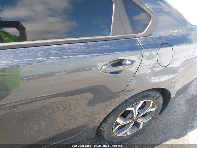 3KPF24AD0ME363991 KIA Forte Lxs