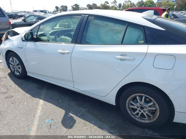 Toyota Prius Two Eco 2016 JTDKARFU0G3021332 Image 14