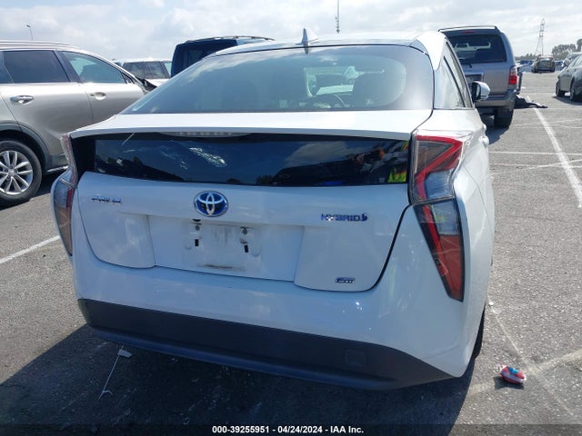 Toyota Prius Two Eco 2016 JTDKARFU0G3021332 Image 16