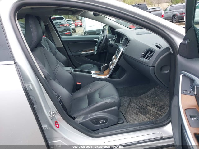 LYV402TM2HB126712 Volvo S60 Inscription T5 Platinum