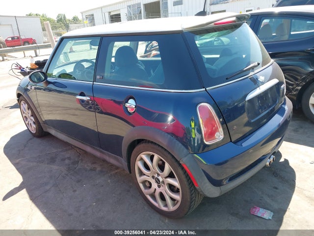 2006 MINI COOPER S WMWRE33516TJ34814 Photo 2