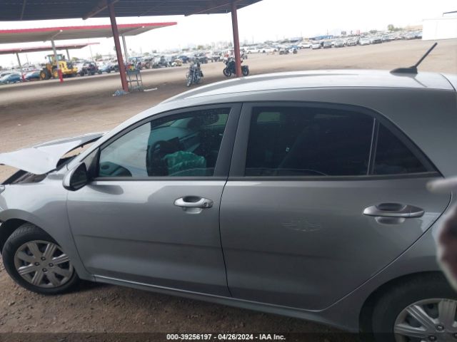 3KPA25AD0ME406886 KIA Rio 5-door S
