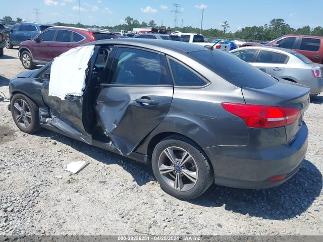 Ford FOCUS SE 2018 1FADP3FE2JL265249 Image 3