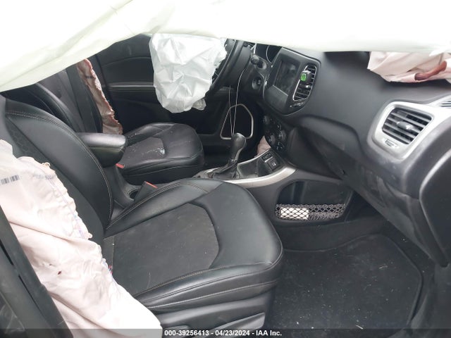 3C4NJCBB6JT102474 Jeep Compass Latitude Fwd