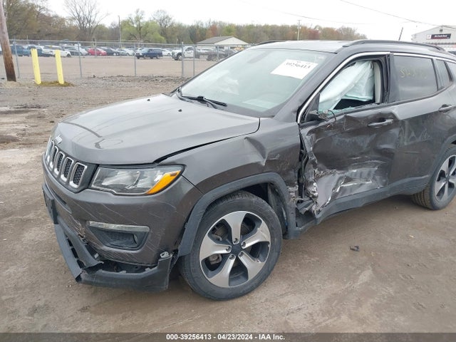 3C4NJCBB6JT102474 Jeep Compass Latitude Fwd