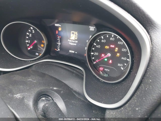 3C4NJCBB6JT102474 Jeep Compass Latitude Fwd