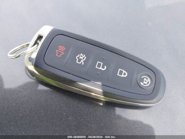 1FMCU0J97HUD17661 Ford Escape Titanium