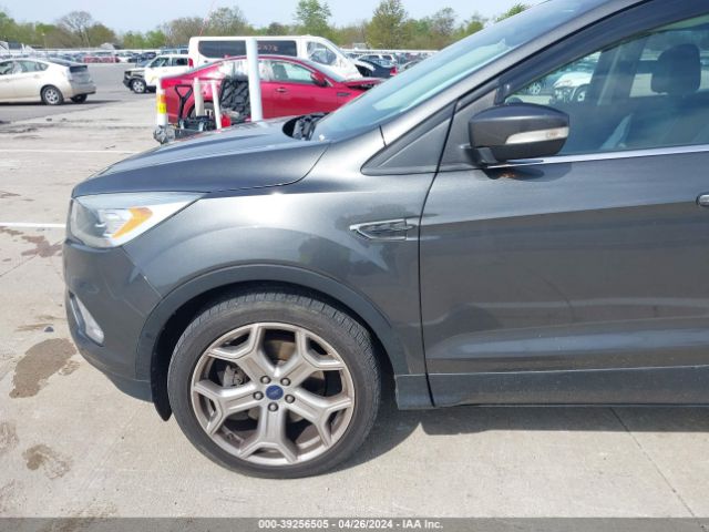 1FMCU0J97HUD17661 Ford Escape Titanium
