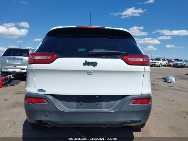 1C4PJLCB0JD574232 Jeep Cherokee Latitude Fwd