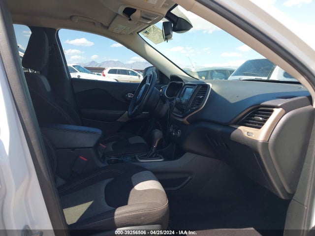 1C4PJLCB0JD574232 Jeep Cherokee Latitude Fwd