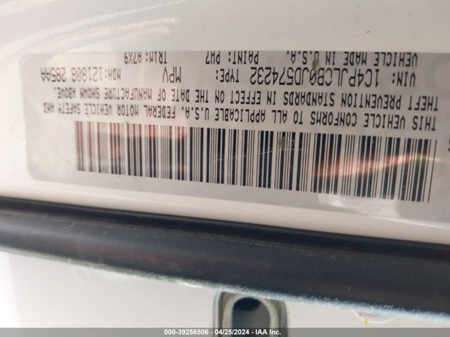 1C4PJLCB0JD574232 Jeep Cherokee Latitude Fwd