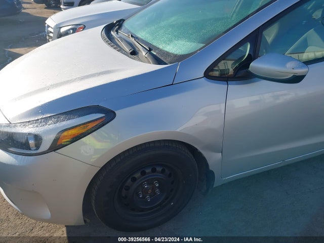 KIA FORTE LX 2018 3KPFK4A72JE212561 Image 6