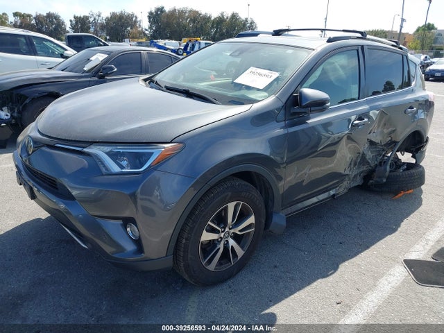 Toyota Rav4 Xle 2017 JTMWFREV5HD095516 Image 2