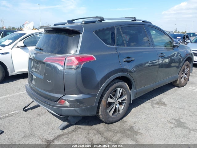 Toyota Rav4 Xle 2017 JTMWFREV5HD095516 Image 4