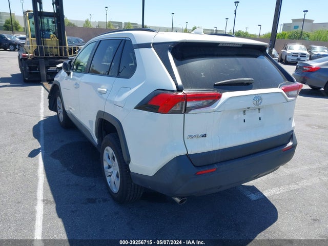 Toyota RAV4 LE 2019 JTMH1RFVXKD507412 Image 3