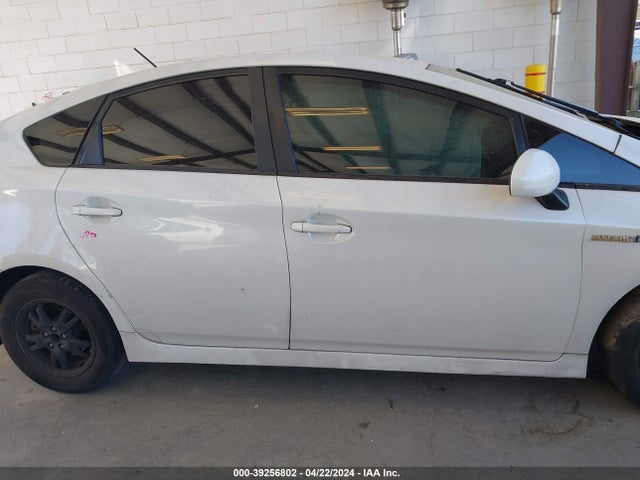 Toyota Prius Two 2015 JTDKN3DU5F0458747 Image 13