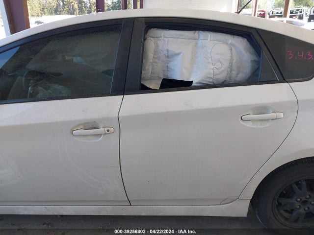 Toyota Prius Two 2015 JTDKN3DU5F0458747 Image 14