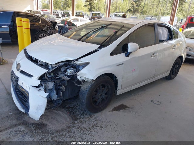 Toyota Prius Two 2015 JTDKN3DU5F0458747 Image 2