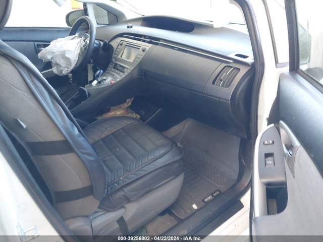 Toyota Prius Two 2015 JTDKN3DU5F0458747 Image 5