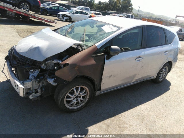 Toyota Prius V Three 2014 JTDZN3EU4E3316948 Image 2