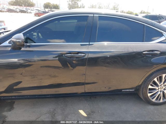 58ADA1C1XMU004522 Lexus ES 300H