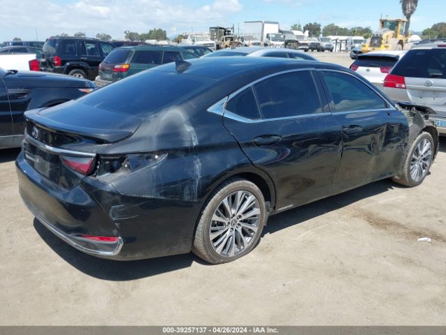 58ADA1C1XMU004522 Lexus ES 300H